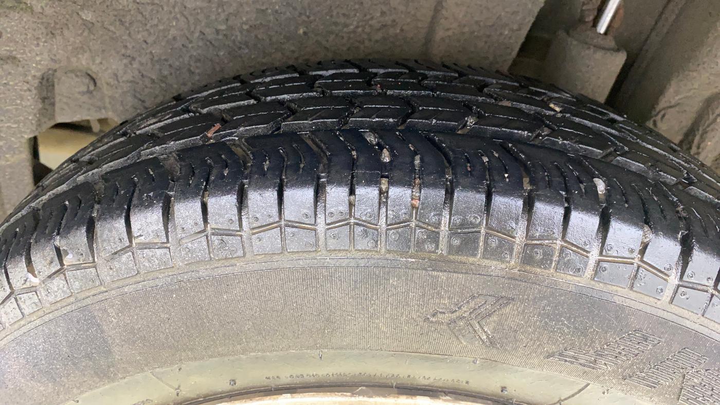 2017 Maruti Swift VXI, Petrol, Manual, 26,713 km, Left Rear Tyre Tread