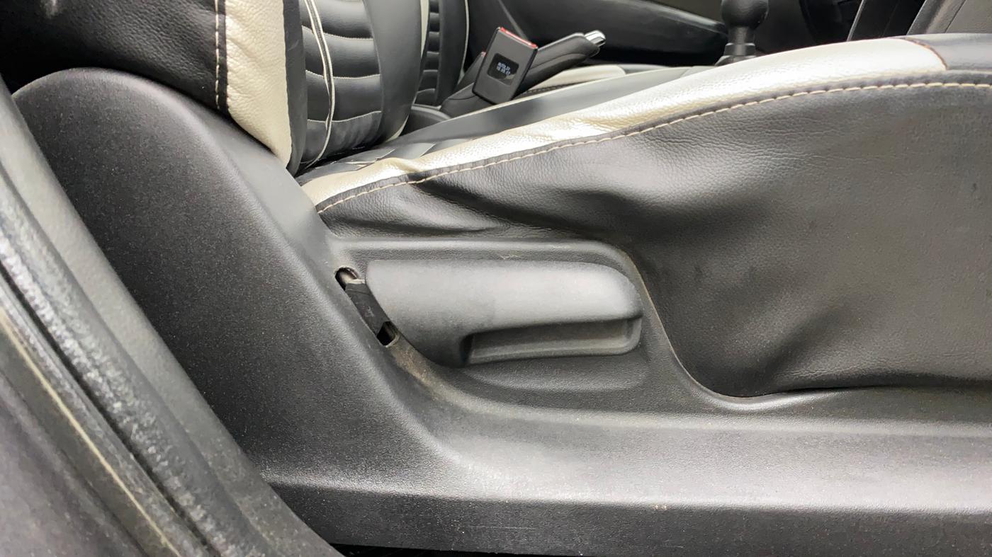 2017 Maruti Swift VXI, Petrol, Manual, 26,713 km, Driver Side Adjustment Panel