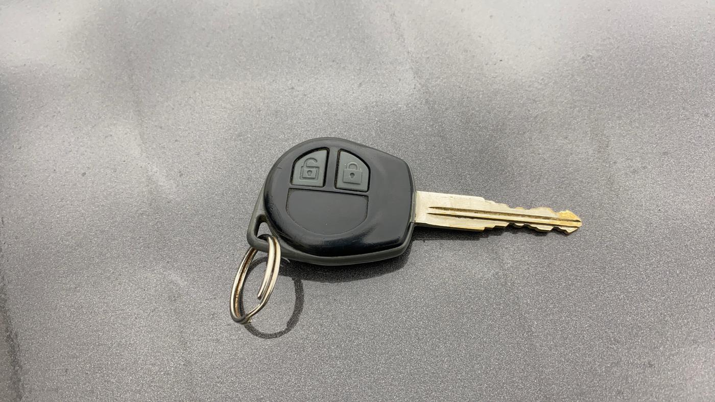 2017 Maruti Swift VXI, Petrol, Manual, 26,713 km, Key Close Up