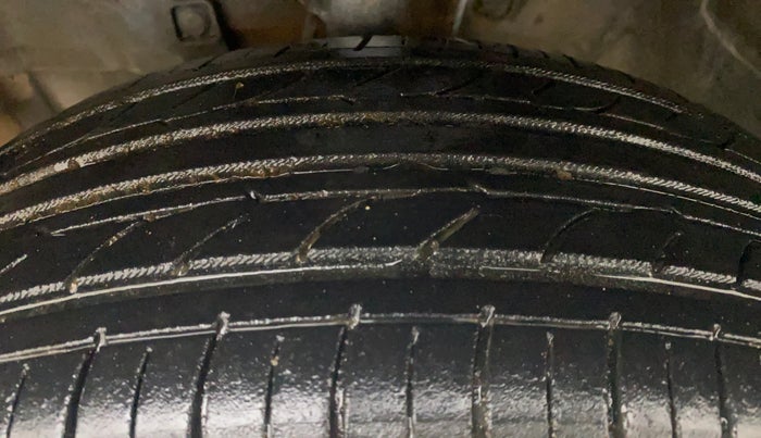 2015 Honda Amaze 1.2L I-VTEC SX, Petrol, Manual, 1,43,226 km, Left Front Tyre Tread