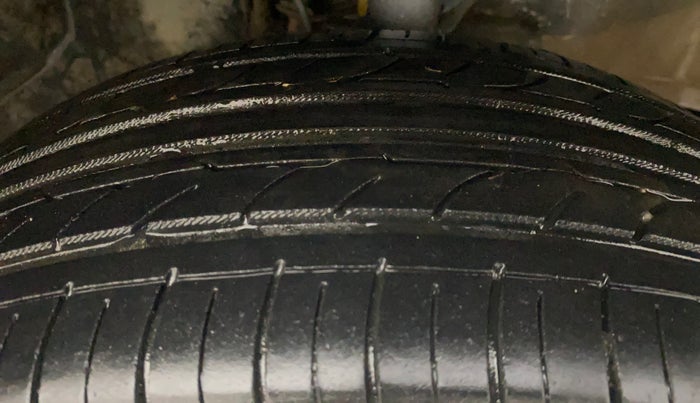 2015 Honda Amaze 1.2L I-VTEC SX, Petrol, Manual, 1,43,226 km, Right Front Tyre Tread