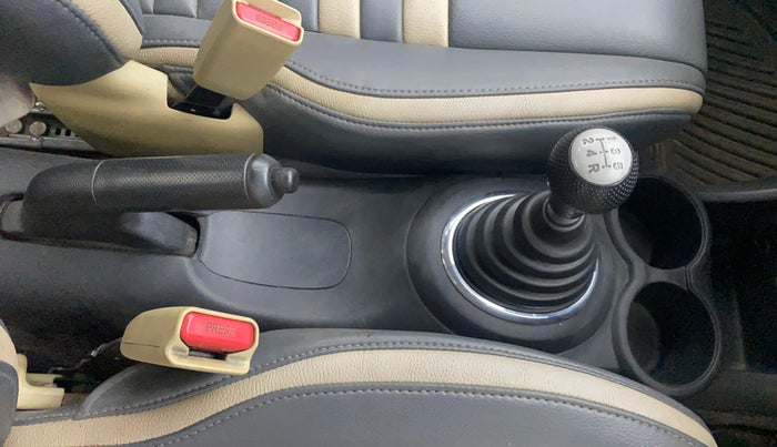 2015 Honda Amaze 1.2L I-VTEC SX, Petrol, Manual, 1,43,226 km, Gear Lever