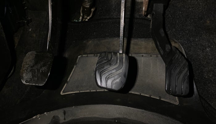 2018 Renault Kwid RXL, CNG, Manual, 40,094 km, Pedals