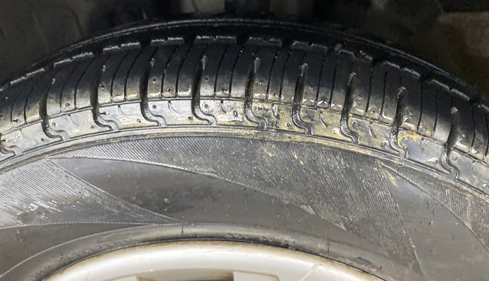 2018 Renault Kwid RXL, CNG, Manual, 40,094 km, Left Front Tyre Tread