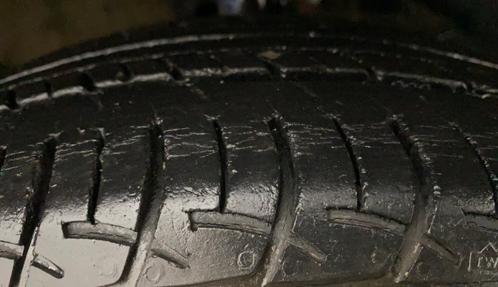 2017 Maruti Baleno DELTA PETROL 1.2, Petrol, Manual, 49,903 km, Right Front Tyre Tread