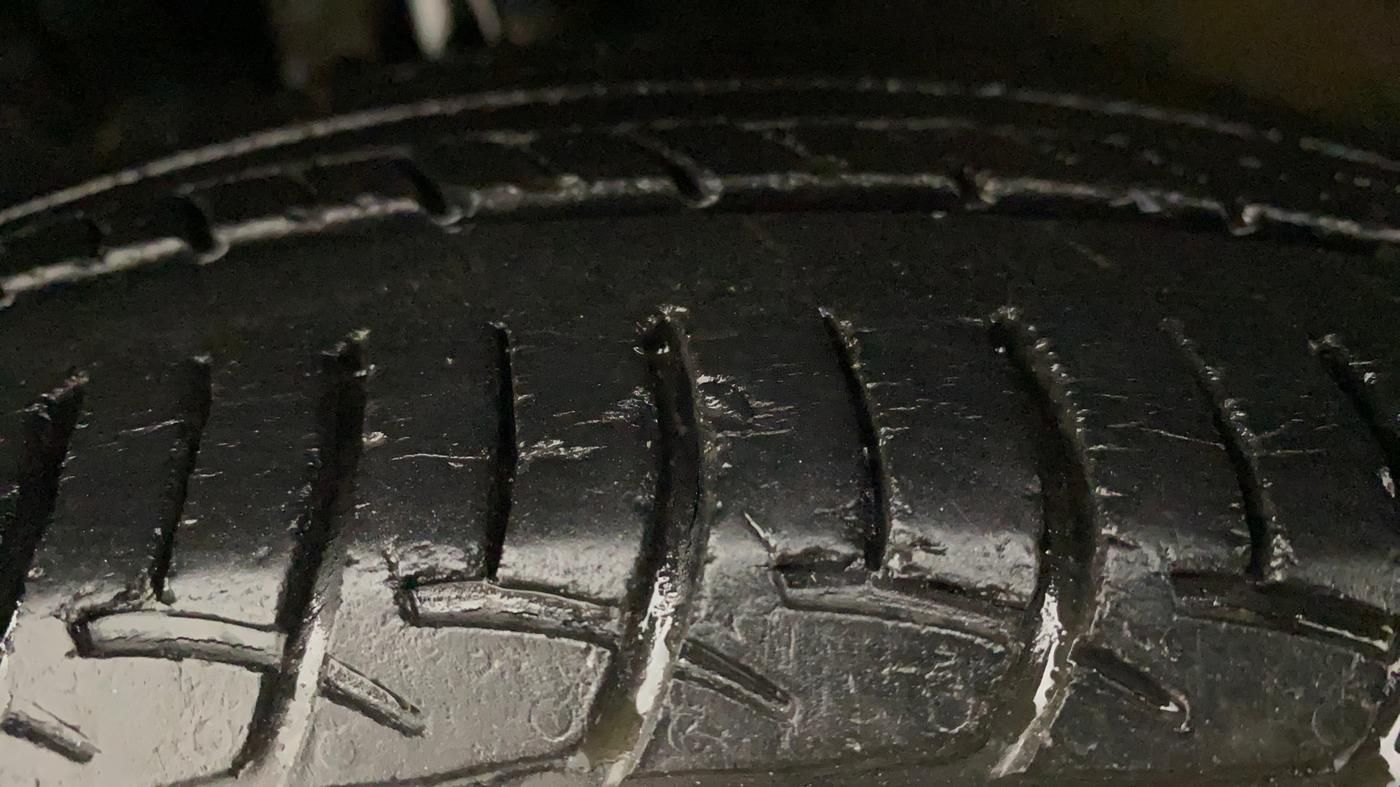 2017 Maruti Baleno DELTA PETROL 1.2, Petrol, Manual, 49,903 km, Left Front Tyre Tread