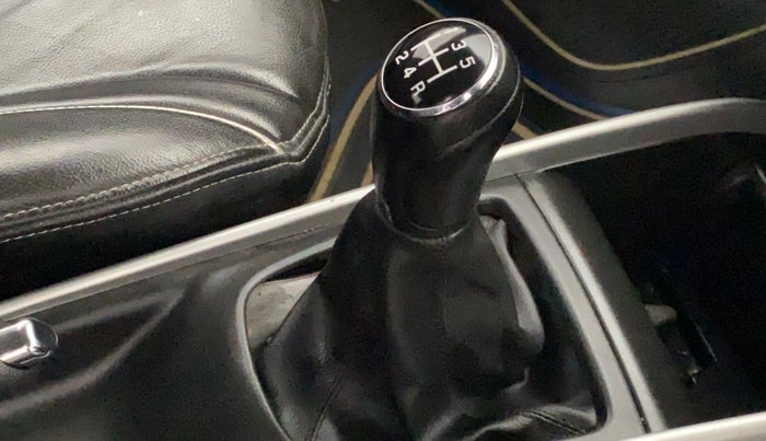 2017 Maruti Baleno DELTA PETROL 1.2, Petrol, Manual, 49,903 km, Gear lever - Boot cover slightly torn