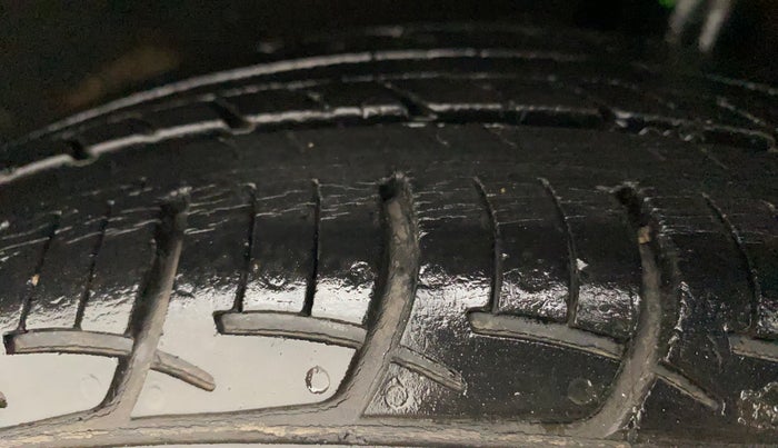 2017 Maruti Baleno DELTA PETROL 1.2, Petrol, Manual, 49,903 km, Left Rear Tyre Tread