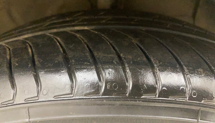 2019 Hyundai GRAND I10 NIOS ASTA 1.2 KAPPA VTVT, Petrol, Manual, 1,05,170 km, Right Front Tyre Tread