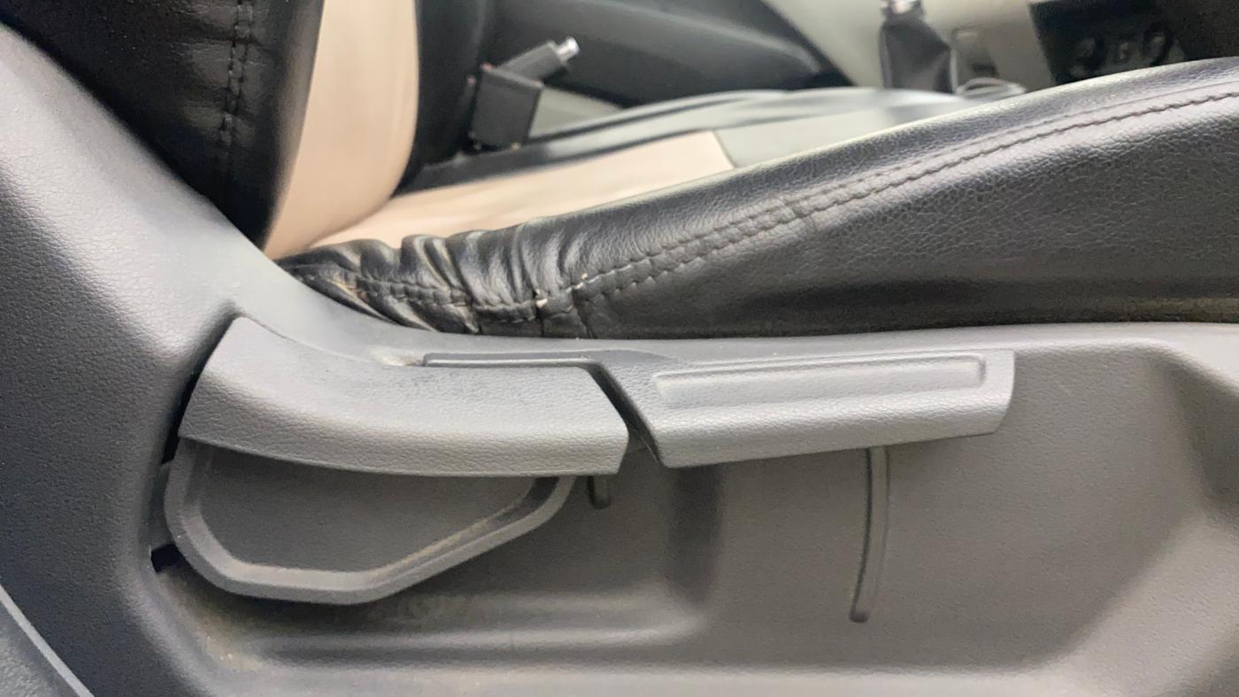 2019 Hyundai GRAND I10 NIOS ASTA 1.2 KAPPA VTVT, Petrol, Manual, 1,05,206 km, Driver Side Adjustment Panel