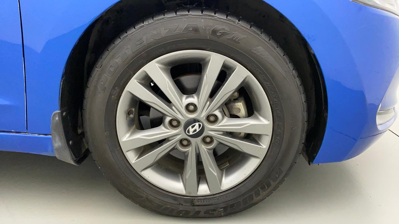 2016 Hyundai New Elantra 2.0 SX AT PETROL, Petrol, Automatic, 75,545 km, Right Front Wheel