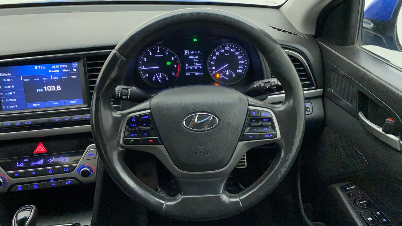 2016 Hyundai New Elantra 2.0 SX AT PETROL, Petrol, Automatic, 75,545 km, Steering Wheel Close Up