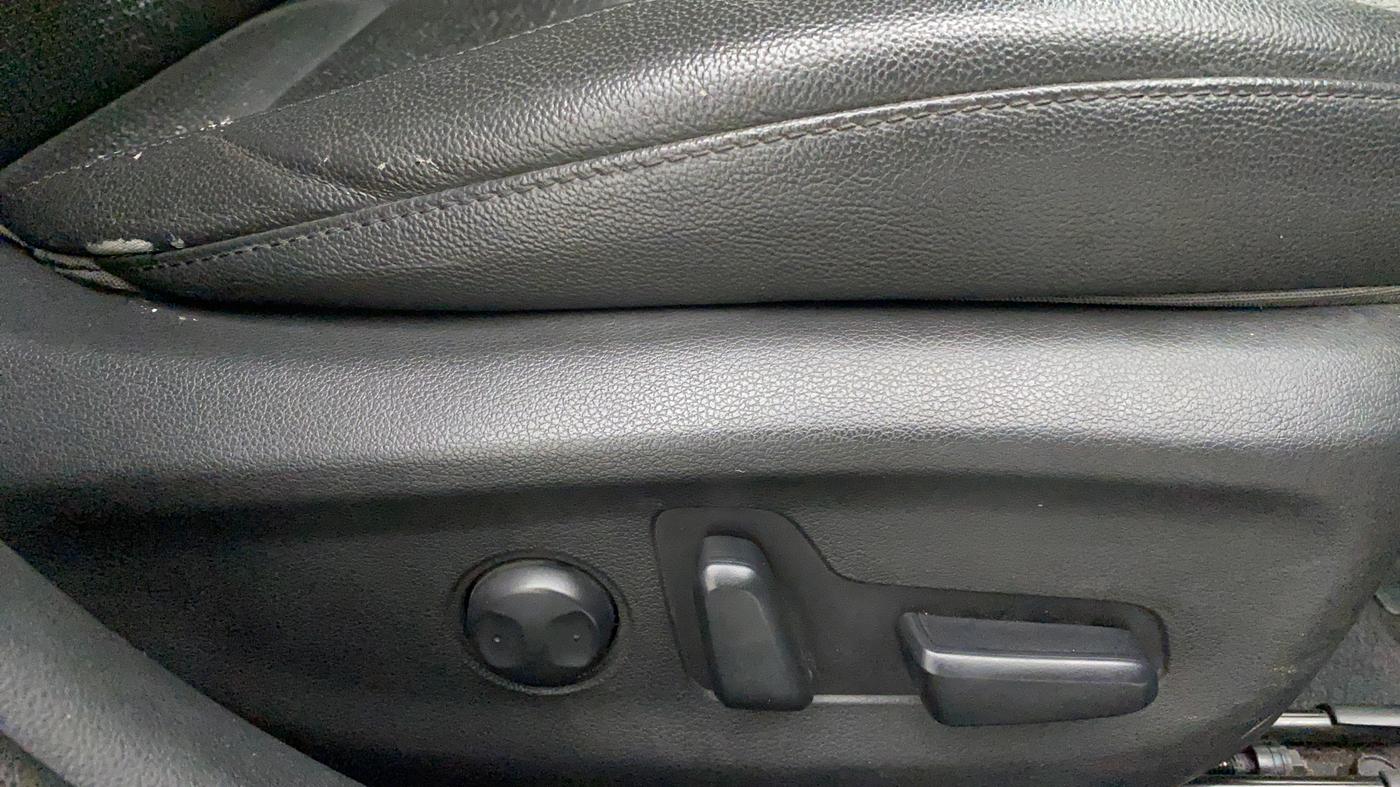 2016 Hyundai New Elantra 2.0 SX AT PETROL, Petrol, Automatic, 75,545 km, Driver Side Adjustment Panel