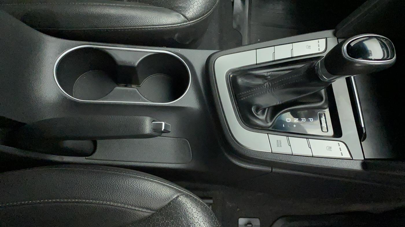2016 Hyundai New Elantra 2.0 SX AT PETROL, Petrol, Automatic, 75,545 km, Gear Lever