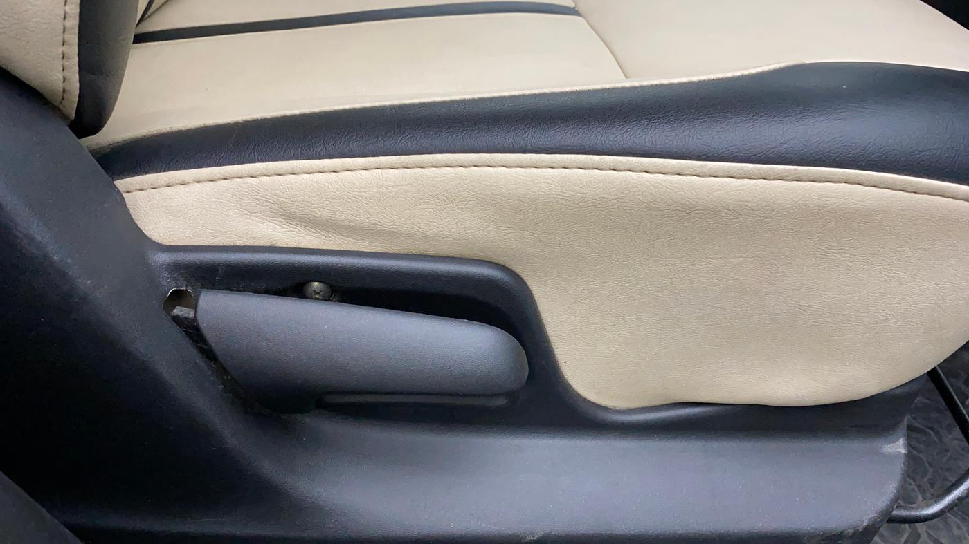 2013 Maruti Swift VXI, Petrol, Manual, 1,27,918 km, Driver Side Adjustment Panel