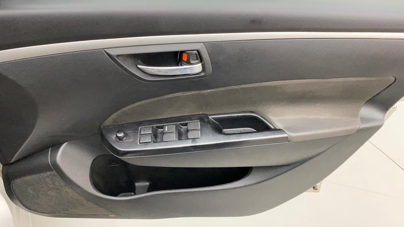 2013 Maruti Swift VXI, Petrol, Manual, 1,27,918 km, Driver Side Door Panels Control