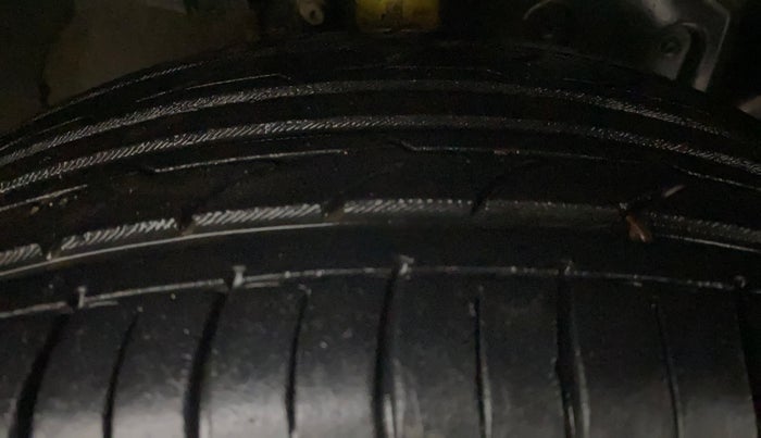 2014 Ford Ecosport TITANIUM 1.5L PETROL AT, Petrol, Automatic, 92,589 km, Right Front Tyre Tread