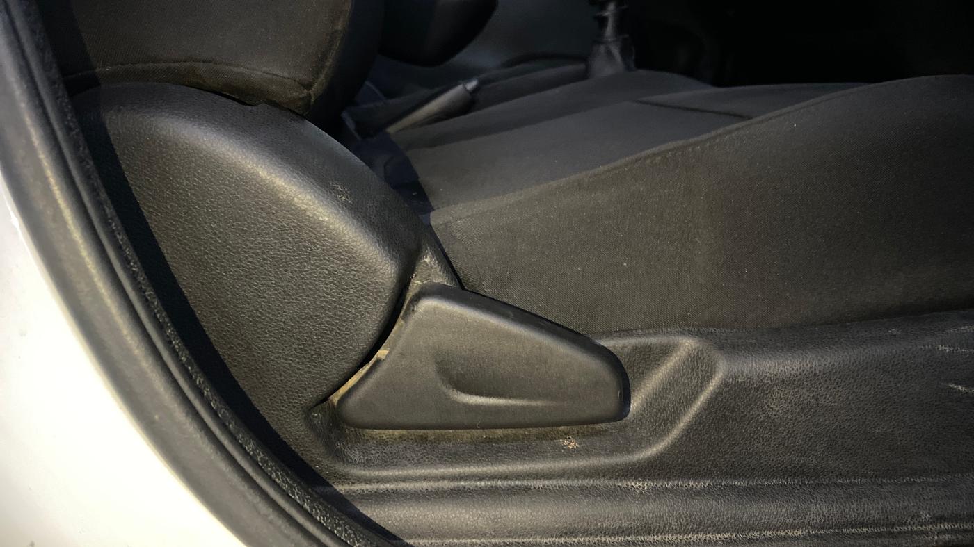 2018 Renault Kwid RXT 1.0 (O), Petrol, Manual, 67,064 km, Driver Side Adjustment Panel
