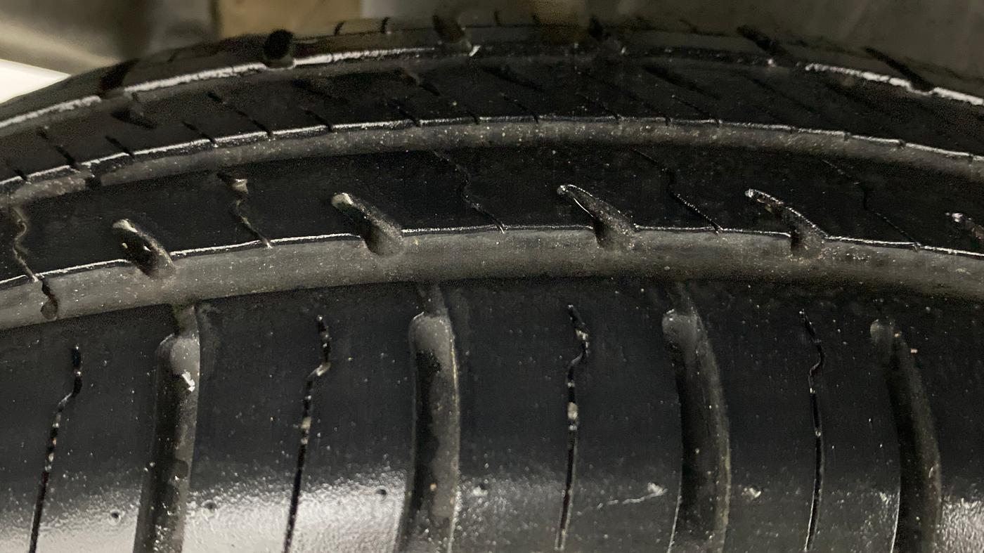 2018 Maruti Swift VXI D, Petrol, Manual, 19,714 km, Right Rear Tyre Tread