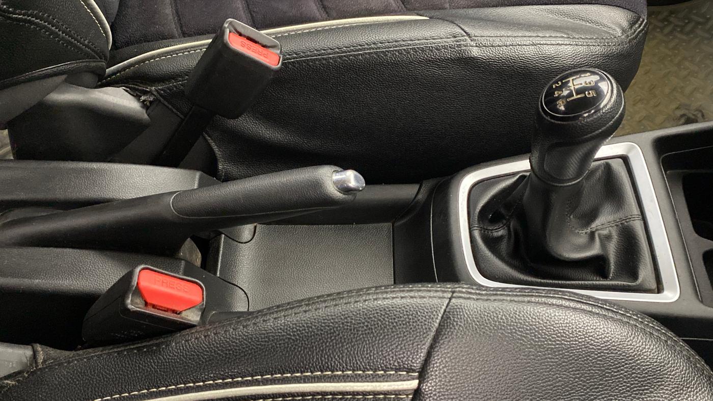 2018 Maruti Swift VXI D, Petrol, Manual, 19,714 km, Gear Lever