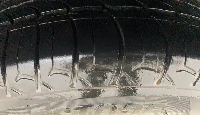 2021 Maruti XL6 ZETA MT, Petrol, Manual, 83,481 km, Left Rear Tyre Tread