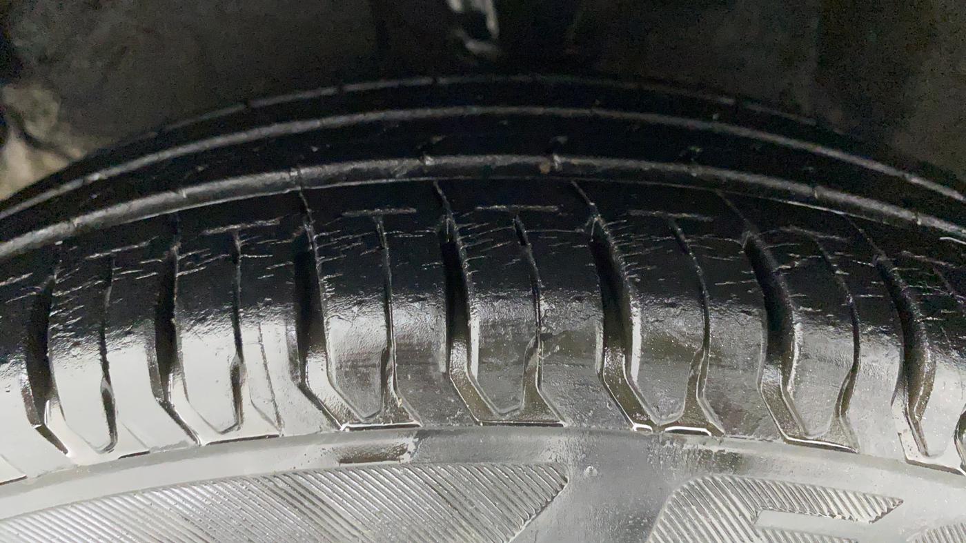 2009 Hyundai i10 MAGNA 1.2, Petrol, Manual, 66,051 km, Left Front Tyre Tread