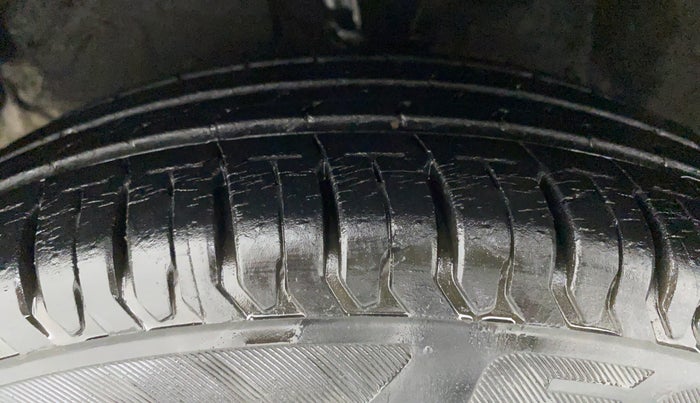 2009 Hyundai i10 MAGNA 1.2, Petrol, Manual, 66,051 km, Left Front Tyre Tread