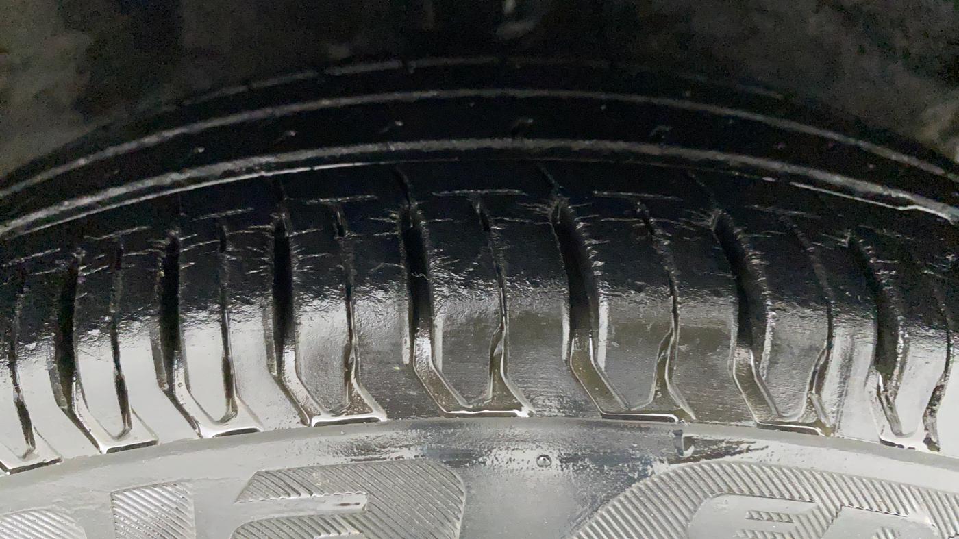 2009 Hyundai i10 MAGNA 1.2, Petrol, Manual, 66,051 km, Right Front Tyre Tread