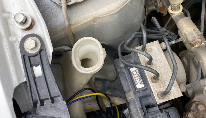 2015 Honda Brio VX MT, Petrol, Manual, 82,956 km, Front windshield - Wiper bottle cap missing