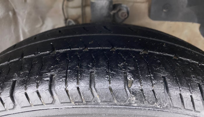 2015 Honda Brio VX MT, Petrol, Manual, 82,956 km, Right Front Tyre Tread