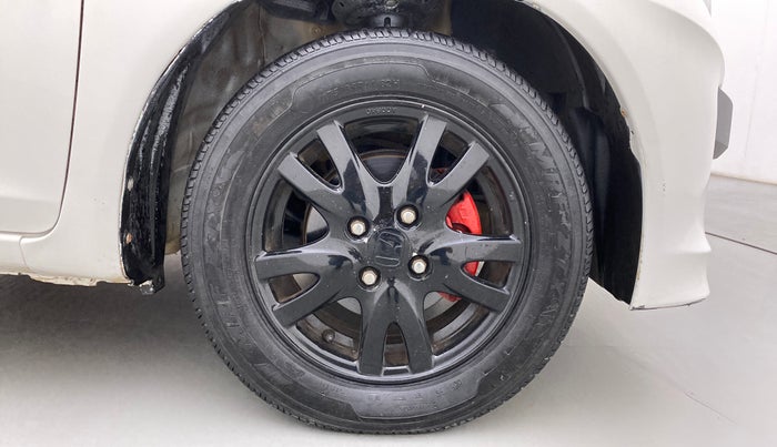 2015 Honda Brio VX MT, Petrol, Manual, 82,956 km, Right Front Wheel