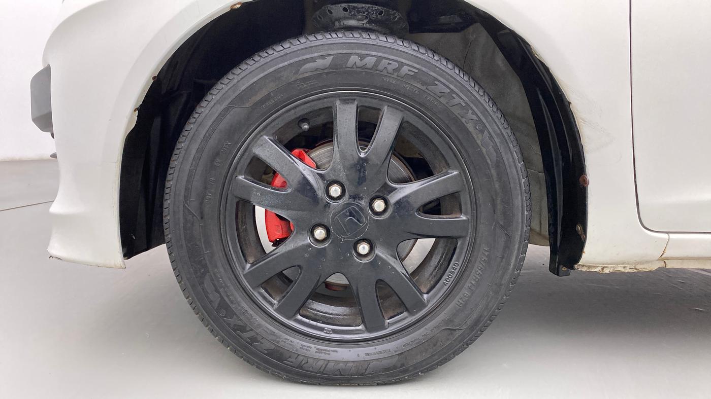 2015 Honda Brio VX MT, Petrol, Manual, 82,956 km, Left Front Wheel