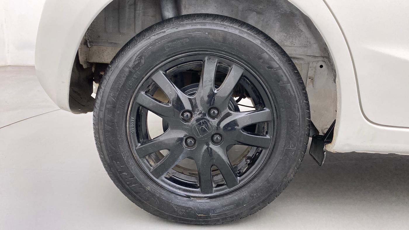 2015 Honda Brio VX MT, Petrol, Manual, 82,956 km, Right Rear Wheel