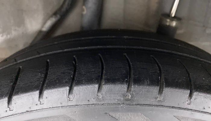 2015 Honda Brio VX MT, Petrol, Manual, 82,956 km, Left Rear Tyre Tread