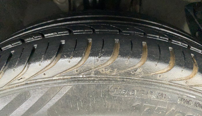 2014 Hyundai i20 MAGNA (O) 1.2, Petrol, Manual, 36,376 km, Right Front Tyre Tread