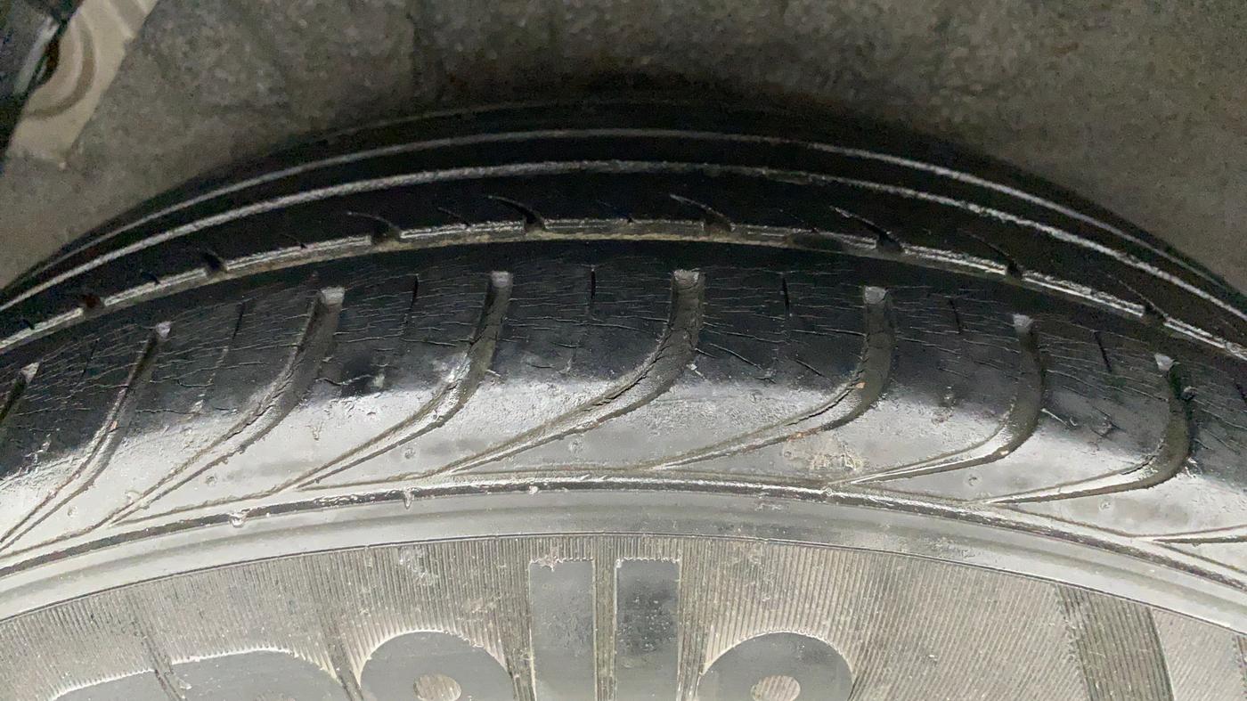 2014 Hyundai i20 MAGNA (O) 1.2, Petrol, Manual, 36,376 km, Right Rear Tyre Tread