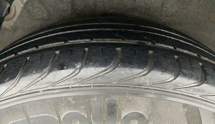 2014 Hyundai i20 MAGNA (O) 1.2, Petrol, Manual, 36,376 km, Right Rear Tyre Tread