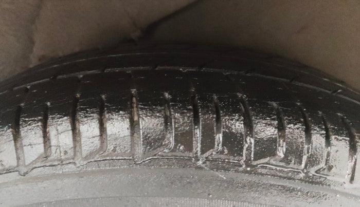 2013 Hyundai i10 SPORTZ 1.2, Petrol, Manual, 27,481 km, Left Rear Tyre Tread