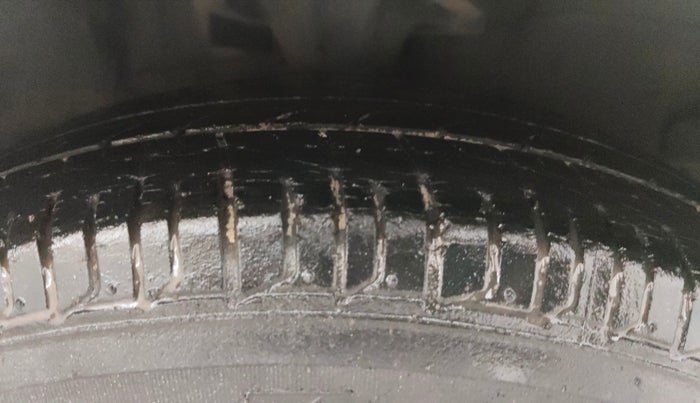 2013 Hyundai i10 SPORTZ 1.2, Petrol, Manual, 27,481 km, Right Front Tyre Tread