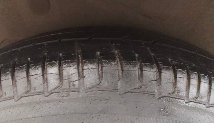 2013 Hyundai i10 SPORTZ 1.2, Petrol, Manual, 27,481 km, Right Rear Tyre Tread