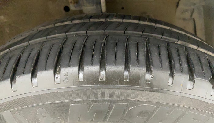 2017 Maruti Swift VXI, Petrol, Manual, 67,043 km, Right Front Tyre Tread