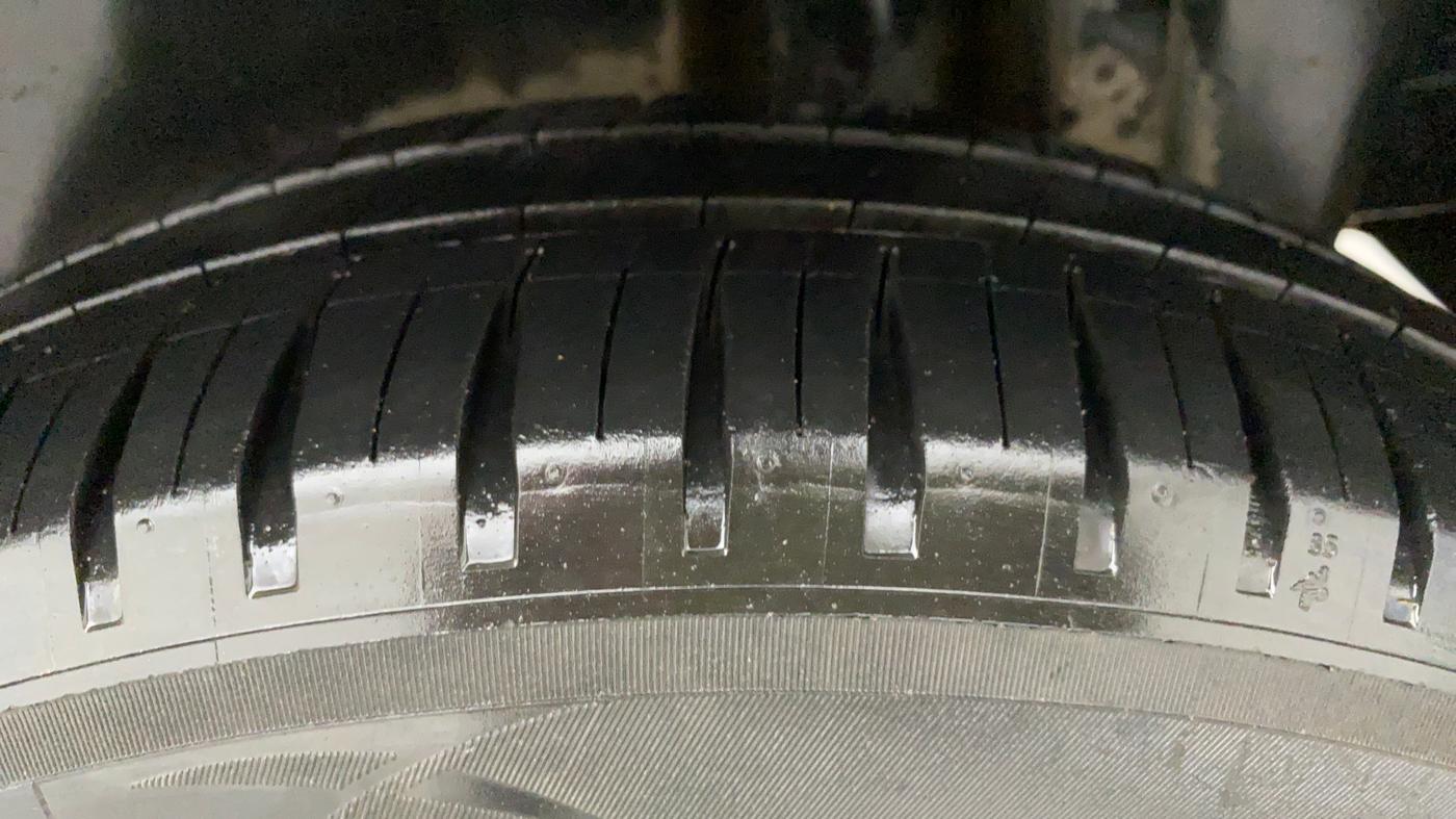 2017 Maruti Swift VXI, Petrol, Manual, 67,043 km, Left Rear Tyre Tread