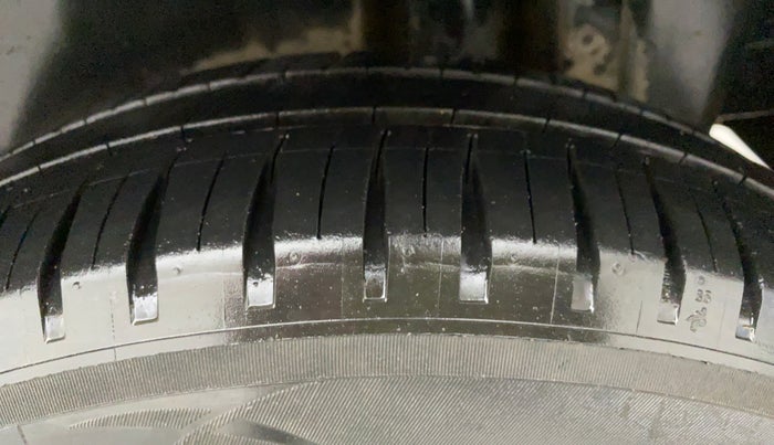 2017 Maruti Swift VXI, Petrol, Manual, 67,043 km, Left Rear Tyre Tread