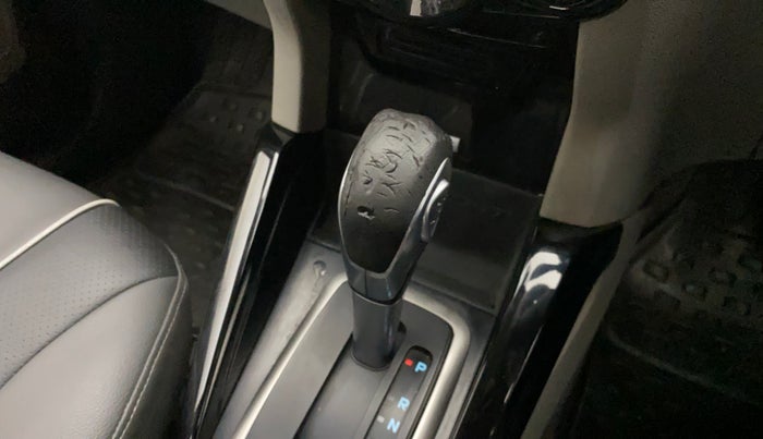 2016 Ford Ecosport TITANIUM 1.5L PETROL AT, Petrol, Automatic, 56,511 km, Gear lever - Knob cover torn