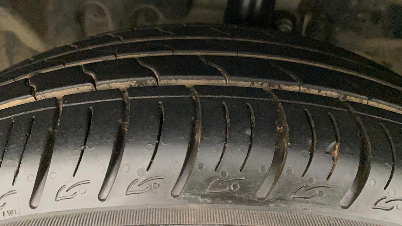 2016 Ford Ecosport TITANIUM 1.5L PETROL AT, Petrol, Automatic, 56,511 km, Left Front Tyre Tread