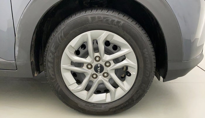 2022 KIA CARENS PRESTIGE 1.4 PETROL 7 STR, Petrol, Manual, 9,956 km, Right Front Wheel