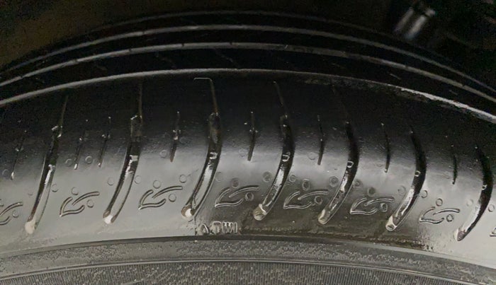 2022 KIA CARENS PRESTIGE 1.4 PETROL 7 STR, Petrol, Manual, 9,956 km, Right Rear Tyre Tread