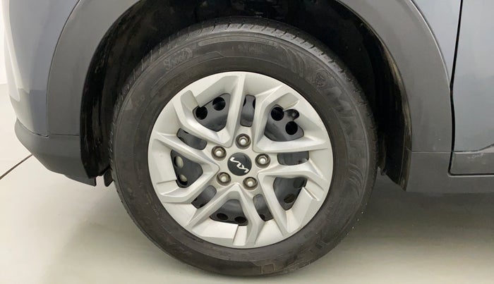 2022 KIA CARENS PRESTIGE 1.4 PETROL 7 STR, Petrol, Manual, 9,956 km, Left Front Wheel