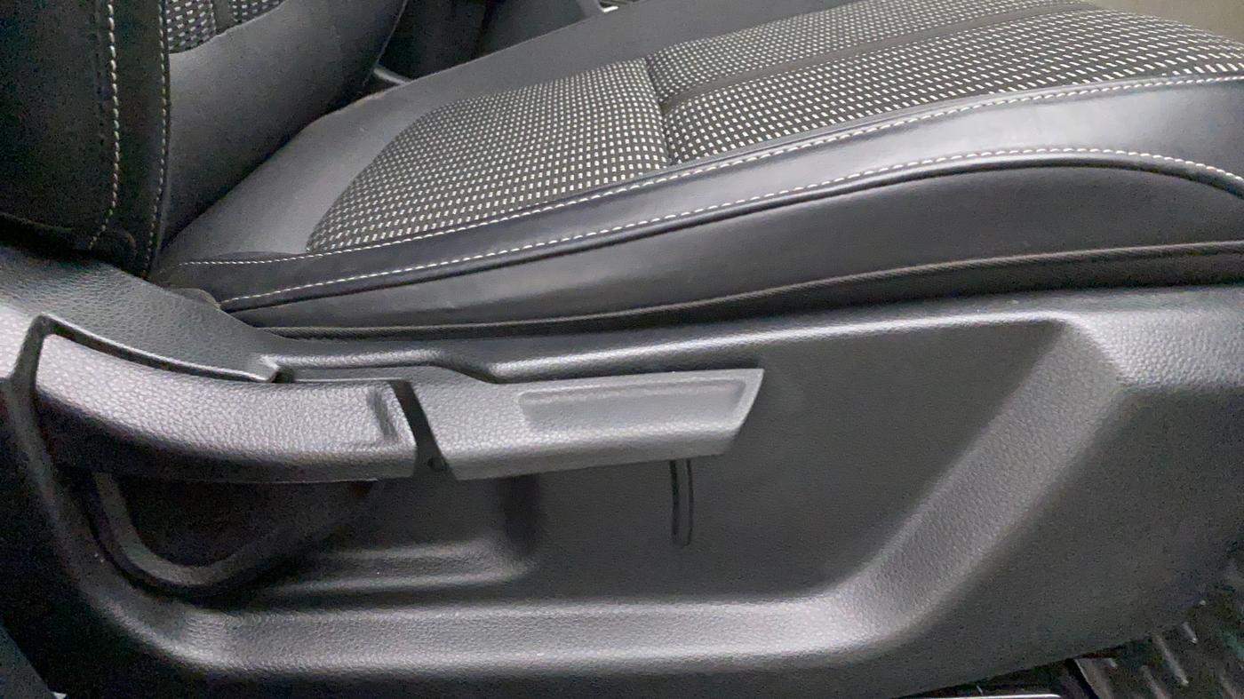 2022 KIA CARENS PRESTIGE 1.4 PETROL 7 STR, Petrol, Manual, 9,956 km, Driver Side Adjustment Panel