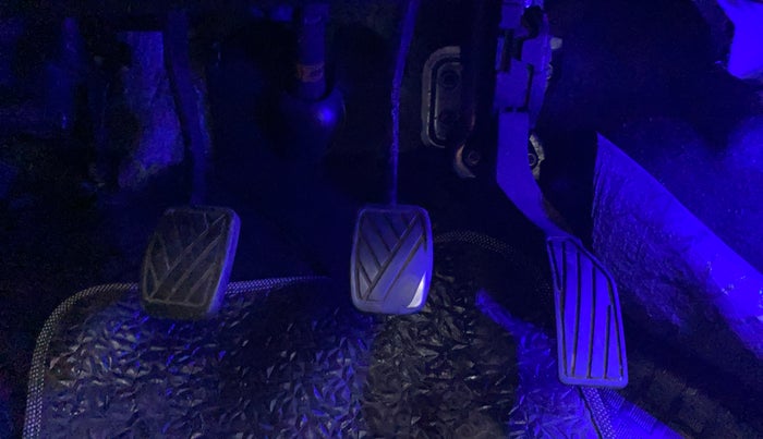 2014 Maruti Swift VDI, Diesel, Manual, 82,853 km, Pedals